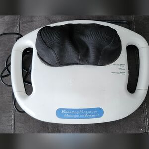Kneading massager